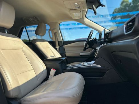 Used 2020 Ford Explorer XLT w/ Equipment Group 202A RWD image 19