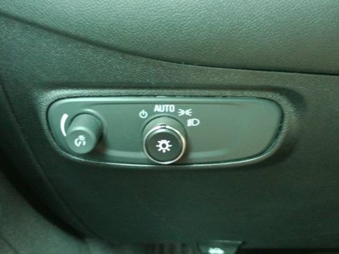 Used 2019 Chevrolet Equinox LT FWD image 32