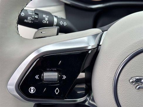 Used 2025 Jaguar F-PACE R-Dynamic S image 28