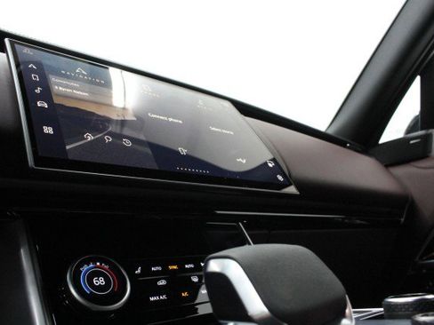 Used 2023 Land Rover Range Rover SE image 15