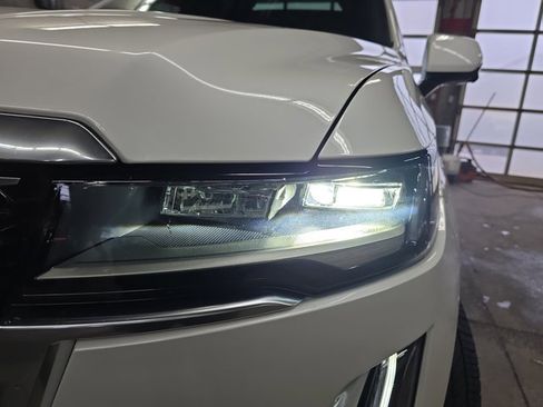 Used 2023 Cadillac Escalade Premium Luxury w/ Performance Package image 32