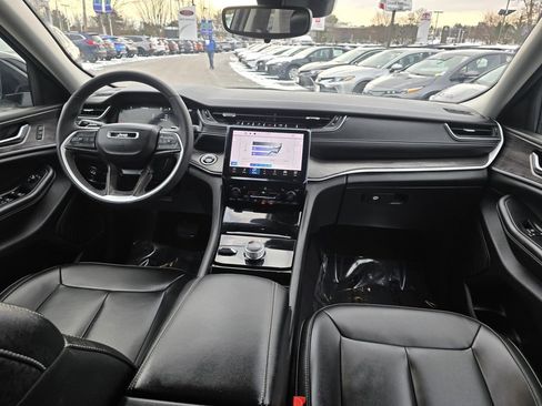 Used 2023 Jeep Grand Cherokee Limited image 14