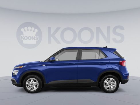Used 2022 Hyundai Venue SE FWD image 2