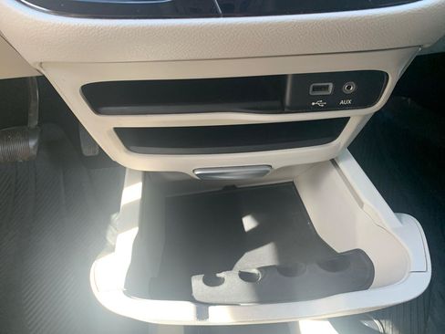 Used 2017 Chrysler Pacifica LX FWD image 16