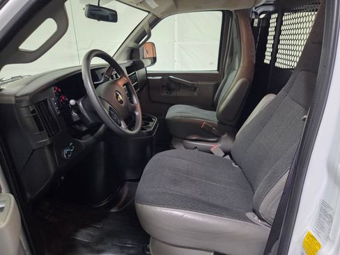 Used 2025 Chevrolet Express 2500 w/ Driver Convenience Package RWD image 8