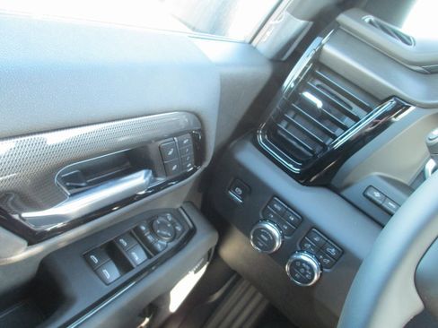 New 2026 GMC Sierra 2500 AT4 w/ AT4 Premium Plus Package image 17