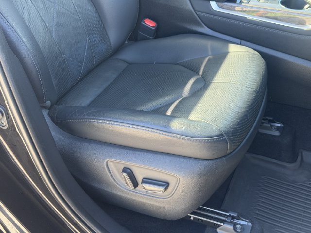 Used 2020 Toyota Highlander Platinum FWD image 18