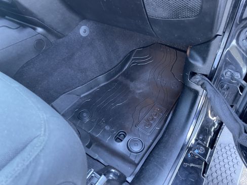 Used 2021 Jeep Wrangler Unlimited Sport image 34