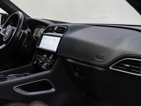 Used 2018 Jaguar F-PACE S image 7