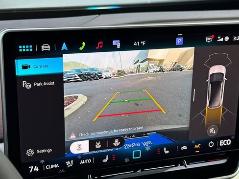 New 2025 Volkswagen ID.4 Pro image 19