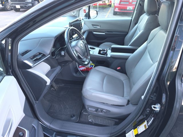 Used 2021 Toyota Sienna XLE w/ XLE Plus Package FWD image 7