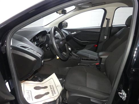 Used 2018 Ford Focus SE w/ SE Appearance Package image 20