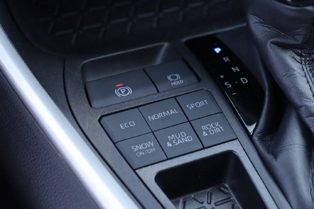 Used 2025 Toyota RAV4 XLE w/ Weather Package AWD/4WD image 20