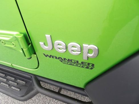 Used 2019 Jeep Wrangler Sport image 13