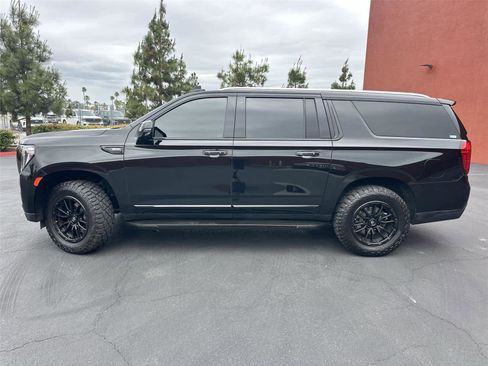Used 2021 GMC Yukon XL SLT w/ SLT Premium Package AWD/4WD image 3