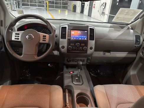 Used 2021 Nissan Frontier SV w/ Midnight Edition Floor Mats AWD/4WD image 23
