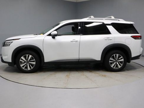 Certified 2025 Nissan Pathfinder SL FWD image 8