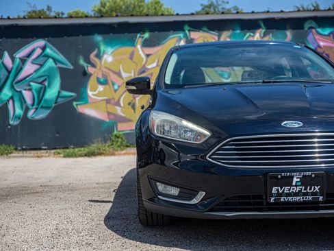 Used 2015 Ford Focus Titanium FWD image 5