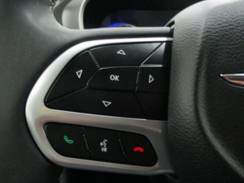 Used 2022 Chrysler Pacifica Touring-L image 26