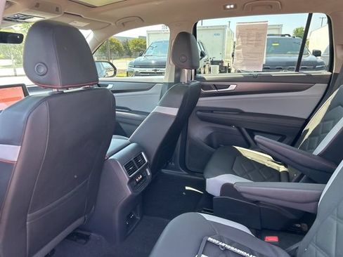 Used 2025 Volkswagen Atlas Peak Edition SE AWD/4WD image 28