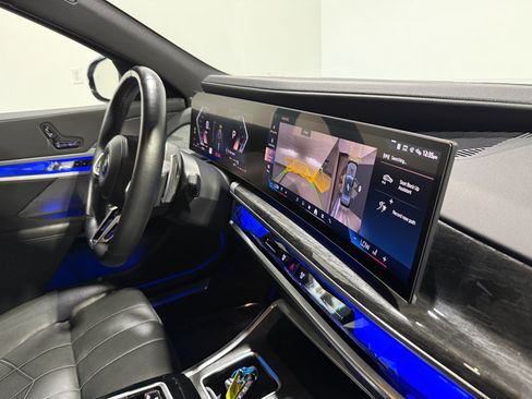 Used 2023 BMW 760i xDrive AWD/4WD image 54
