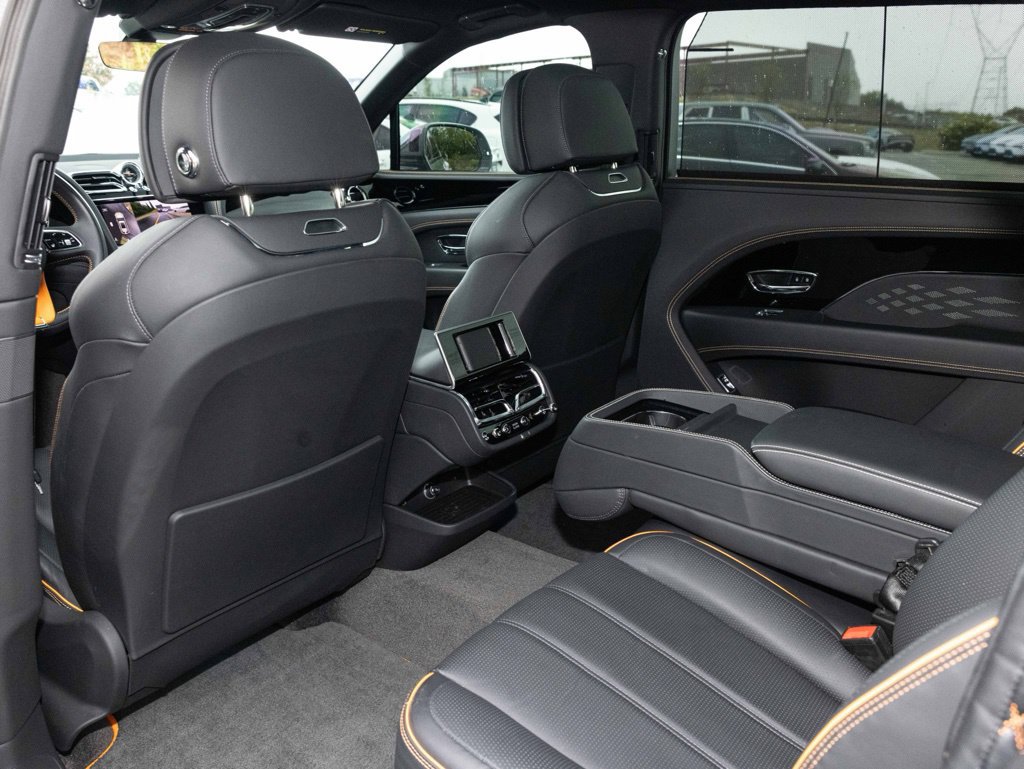 Used 2024 Bentley Bentayga Extended Wheelbase AWD/4WD image 56
