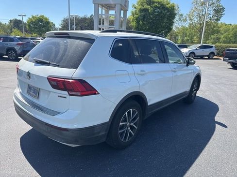 Used 2019 Volkswagen Tiguan SE w/ Panoramic Sunroof Package image 4