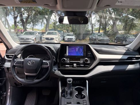 Used 2025 Toyota Highlander LE FWD image 35