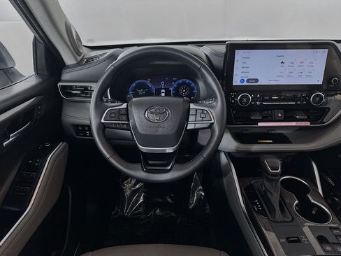 Used 2024 Toyota Highlander Platinum image 22
