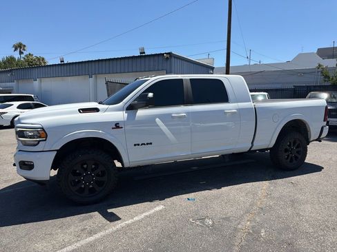 Used 2022 RAM 2500 Laramie AWD/4WD image 2