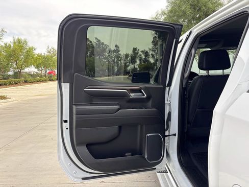 Used 2023 GMC Sierra 1500 SLT w/ SLT Premium Package AWD/4WD image 11