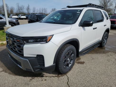 New 2026 Honda Pilot TrailSport image 3