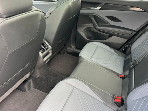 New 2025 Volkswagen Tiguan SE image 10