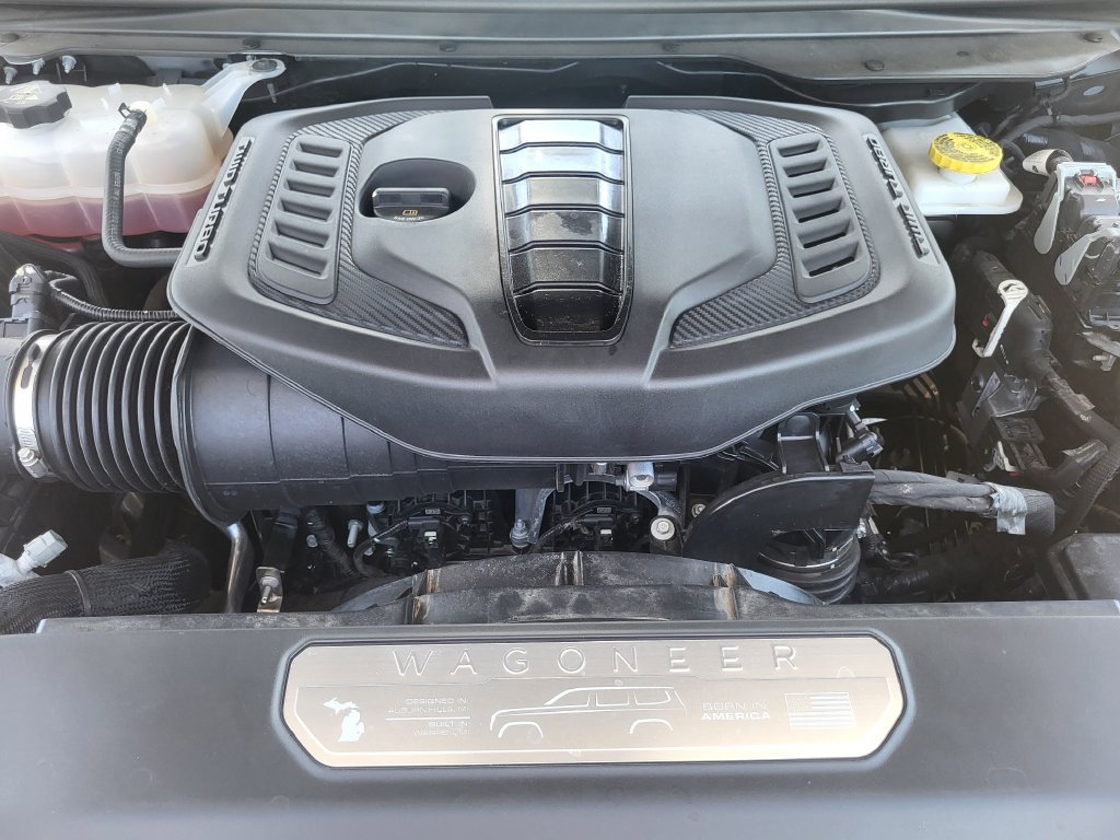 Used 2025 Jeep Wagoneer 4WD image 32