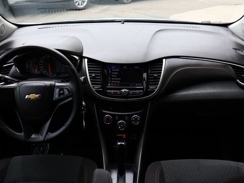 Used 2020 Chevrolet Trax LS FWD image 32