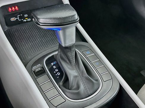 Used 2025 Hyundai Kona SEL FWD image 24