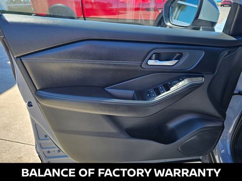 Used 2025 Nissan Rogue SL AWD/4WD image 14
