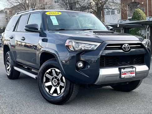 Used 2024 Toyota 4Runner TRD Off-Road Premium image 2