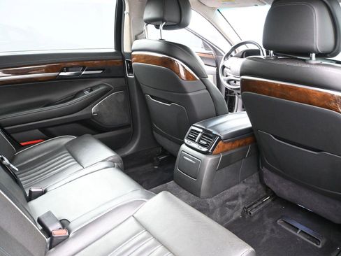 Used 2017 Genesis G90 3.3T Premium image 19