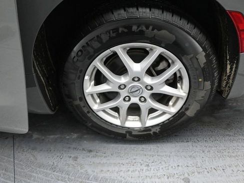 Used 2025 Chrysler Pacifica Select image 12