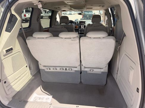 Used 2010 Chrysler Town & Country Limited FWD image 10