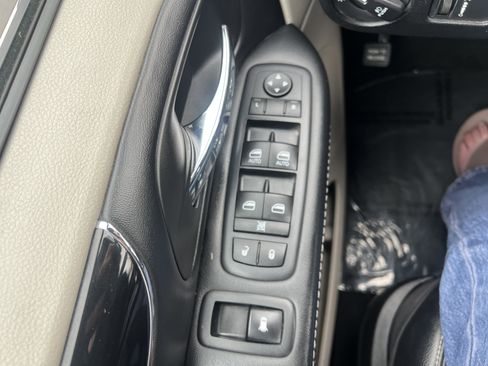 Used 2019 Dodge Grand Caravan SXT FWD image 15