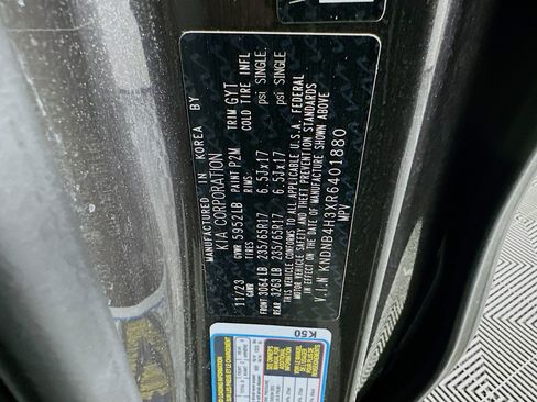 Used 2024 Kia Carnival LX image 12