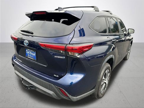 Certified 2023 Toyota Highlander XLE image 8