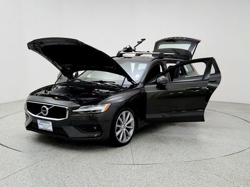 Used 2020 Volvo V60 T5 Momentum w/ Protection Package image 9