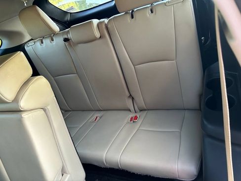 Used 2023 Toyota Highlander XLE AWD/4WD image 14