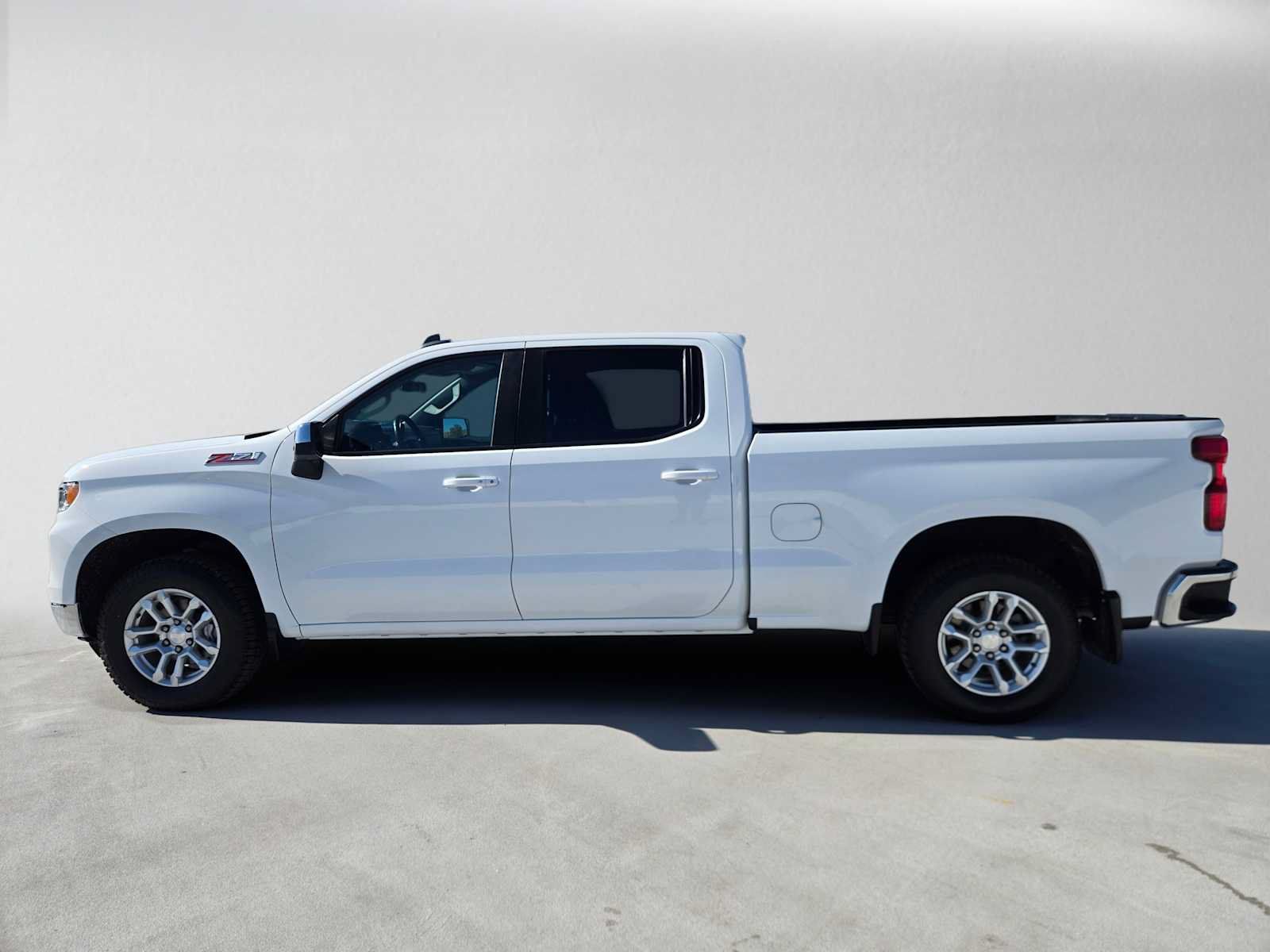 Used 2023 Chevrolet Silverado 1500 LT AWD/4WD image 6