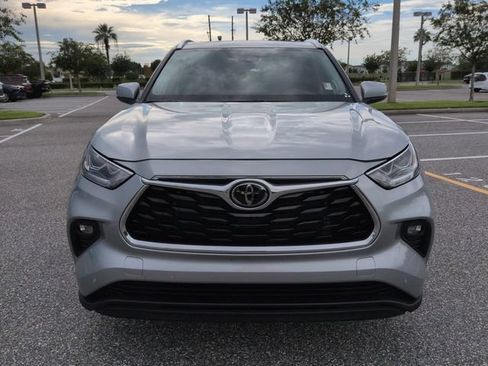 Used 2024 Toyota Highlander Limited FWD image 9