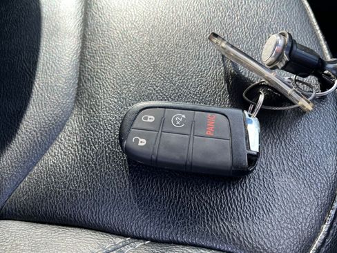 Used 2025 Jeep Compass Limited image 22