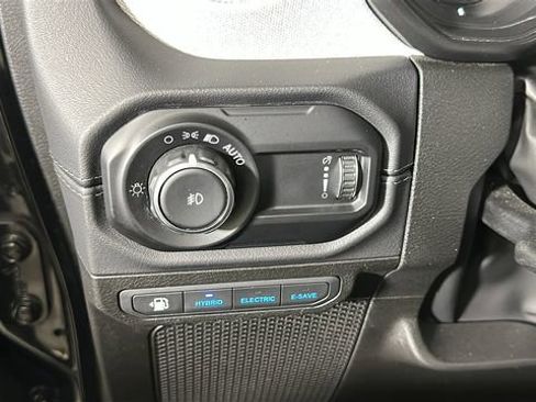 Used 2024 Jeep Wrangler Unlimited Sahara AWD/4WD image 18